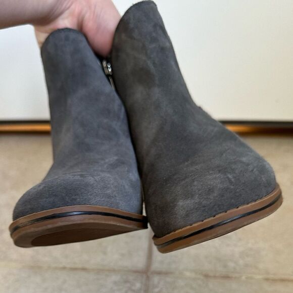 Aqua Womens Boots College size 9 Gray Suede Ankle booties slip on zip Chelsea - Picture 4 of 11